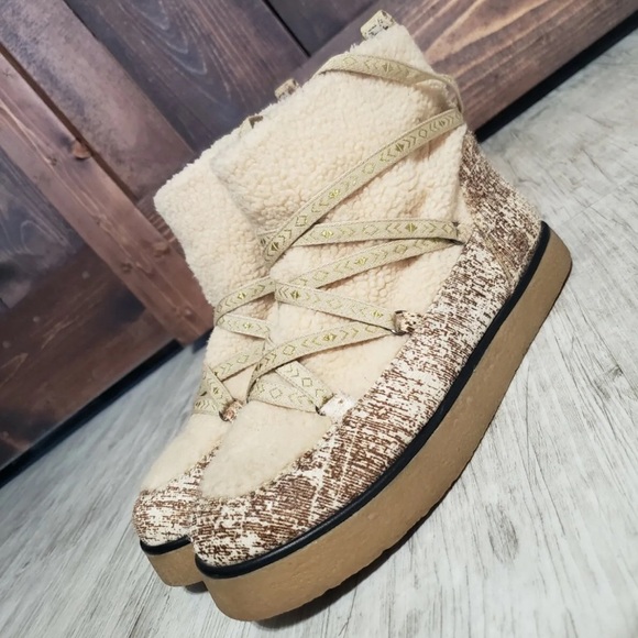 House of Harlow 1960 Sadie shearling boots 6.5 - Picture 2 of 6
